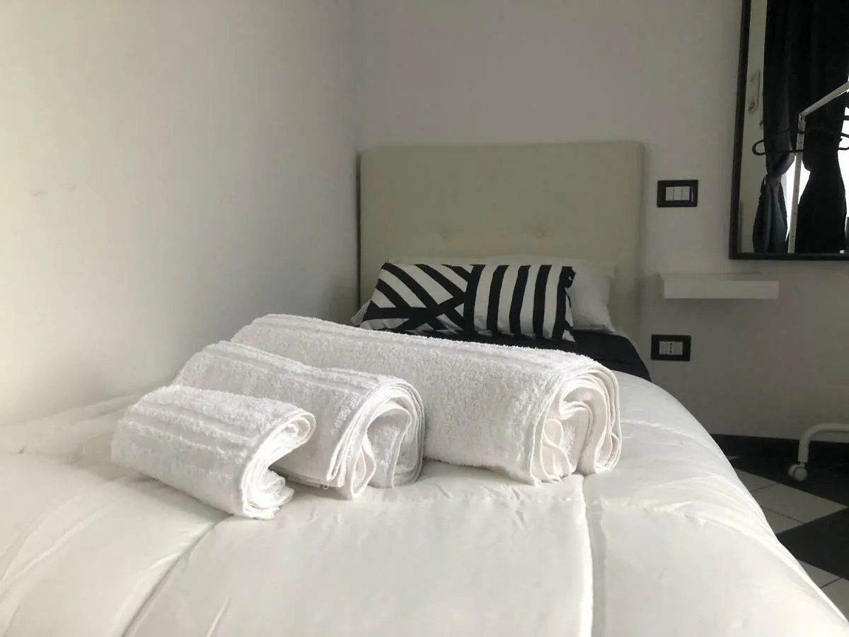 Camaldoli House Apartment Milan 0*,